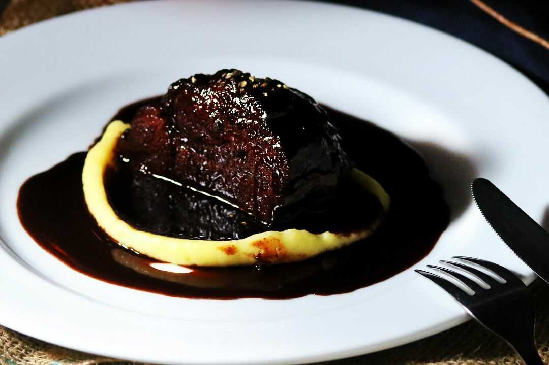 「TOOTH TOOTH TOKYO」の黒毛和牛頬肉の赤ワイン煮込み