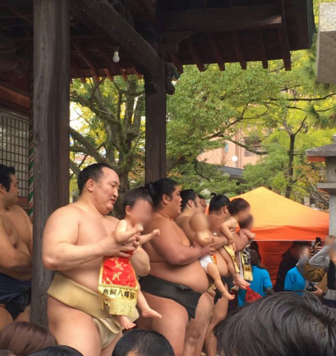 鳥飼八幡宮の赤ちゃん相撲
