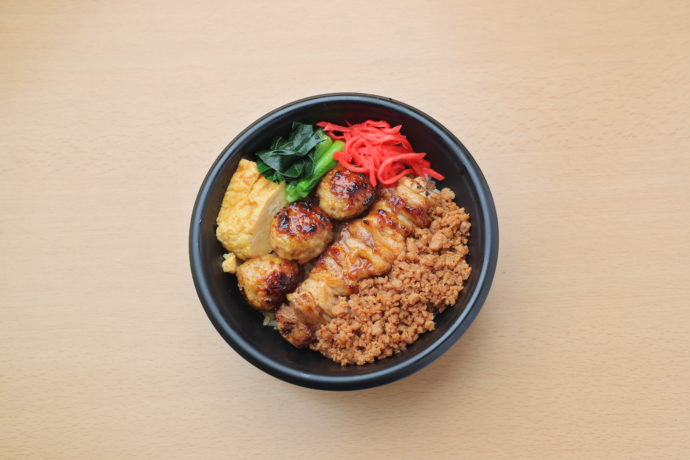 鳥益の人気メニュー「鳥益特製 焼き鳥丼」
