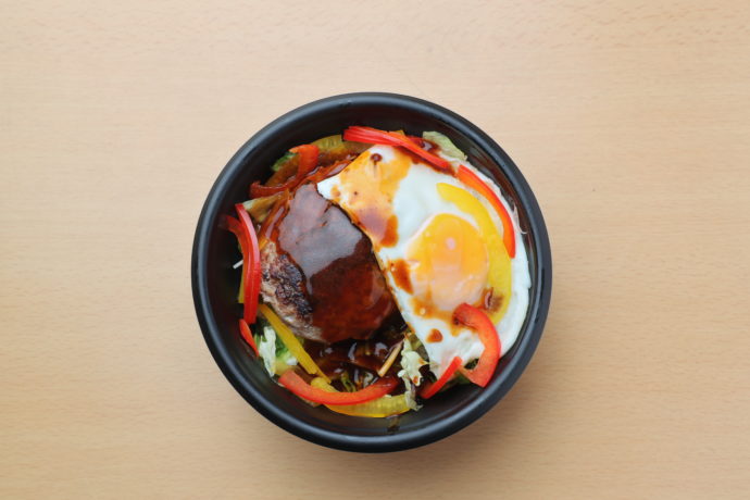 鳥益の人気メニュー「鳥益のロコモコ丼(デミソース)」
