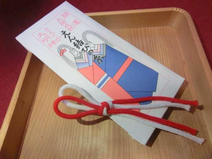 とうかさん圓隆寺の縁結びの糸