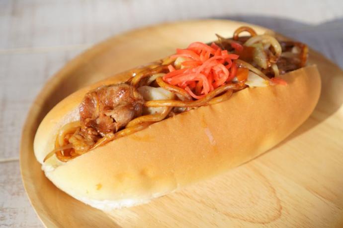 「道の駅 蛍街道西ノ市」で購入できる焼きそばパン
