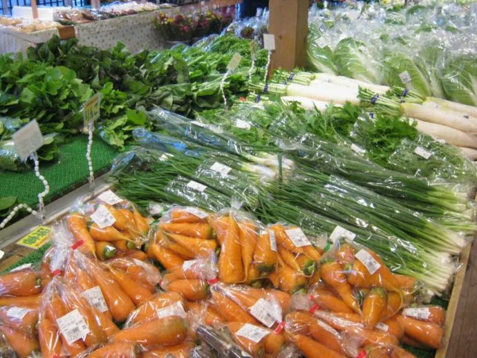 山口県下関市にある「道の駅 蛍街道西ノ市」の野菜市の様子