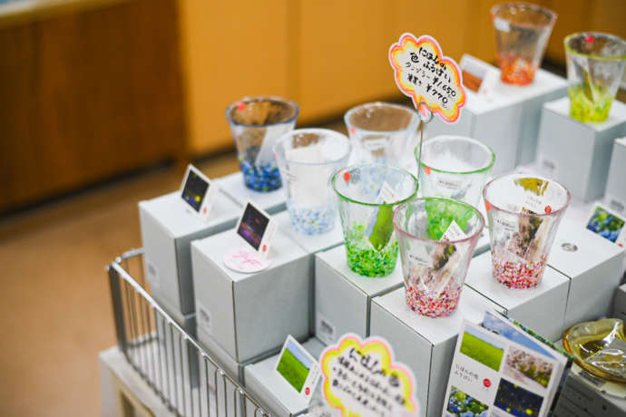 青森県青森市にある「津軽びいどろ」の直営店で買える製品