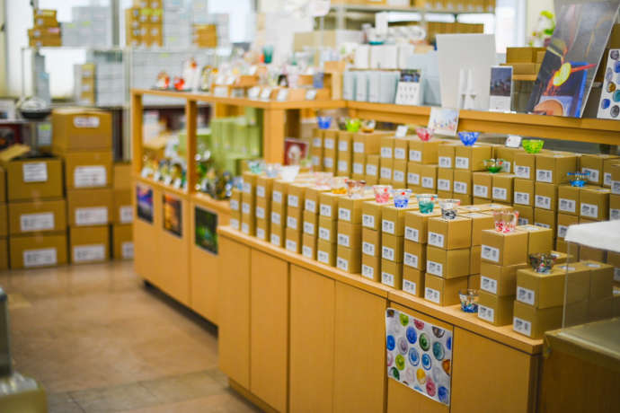 青森県青森市にある「津軽びいどろ」の直営店