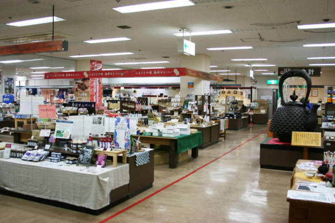 「盛岡てづくり村」の展示即売室の様子