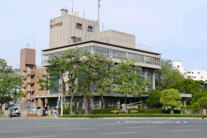 宇部市勤労青少年会館の外観