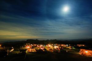 荒船パノラマキャンプフィールドの夜の遠景