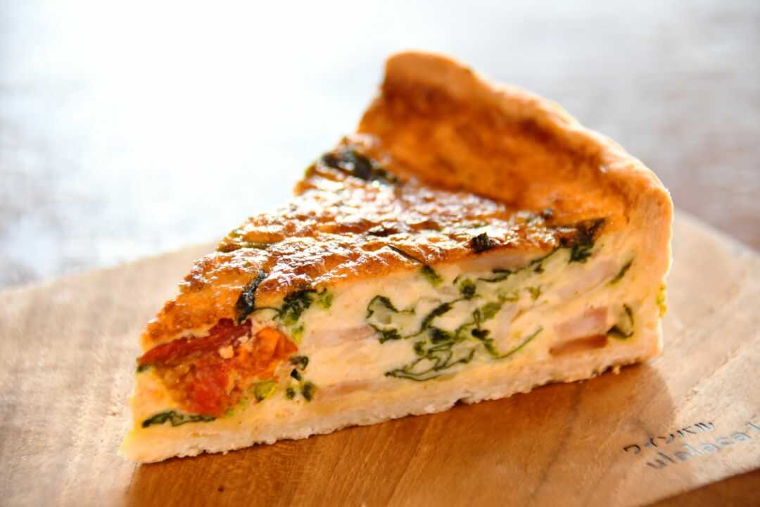 「ワインバル うららか くにたち」のキッシュ