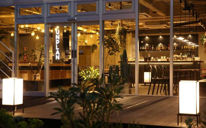 東京都新宿区のカフェ「Gather by UNPLAN」の外観