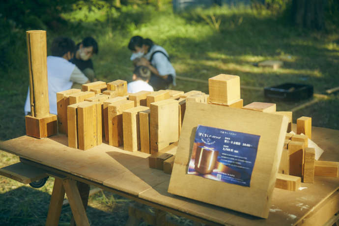 千葉市若葉区にあるキャンプ場「千葉ウシノヒロバ」で行われているワークショップの様子