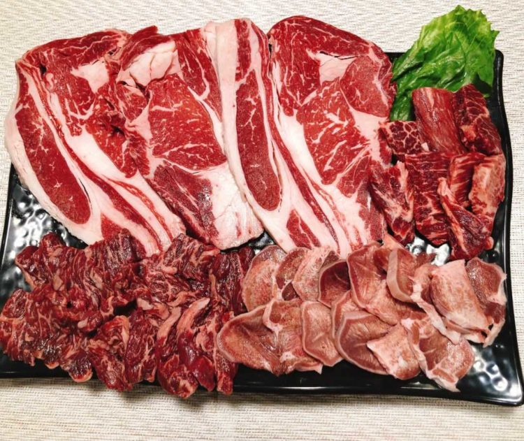 『すすめ！ヴァイキング 京都八幡店』のゴージャスセット（焼肉）