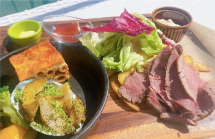 「アワビのグリル香草パン粉焼き&自家製ローストビーフ」