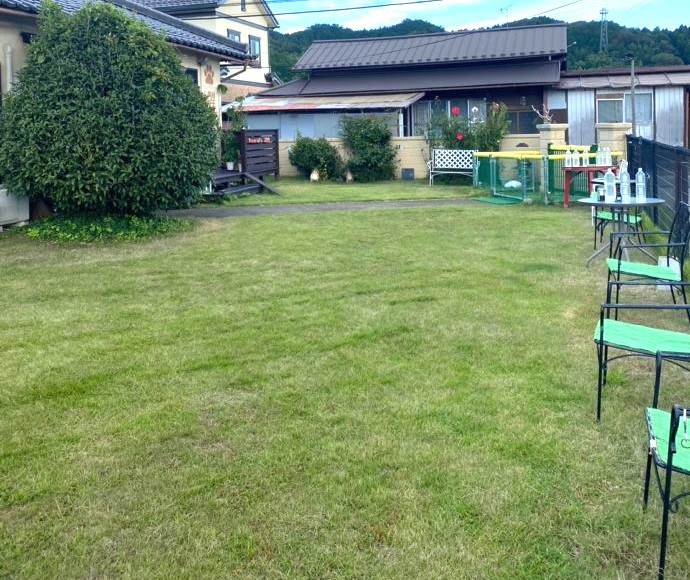 ドッグランから撮影したWAN CAFE 299の全体像の写真