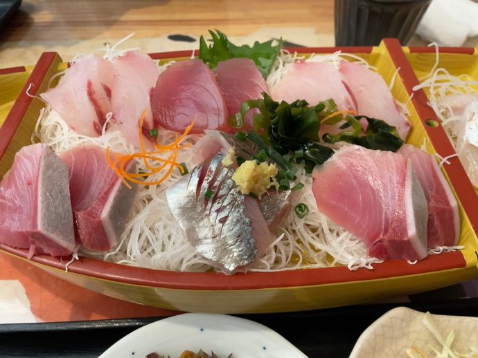 「魚家(ととや)」「舟盛刺身」