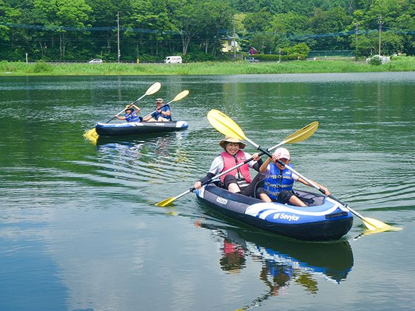 山梨県南都留郡にある山中湖観光協会のカヌー
