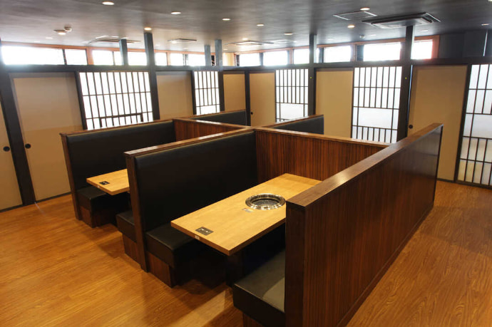 焼肉DINING大和 鎌取店の内観