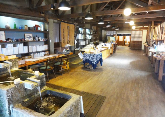 大和川酒造店・北方風土館内の売店