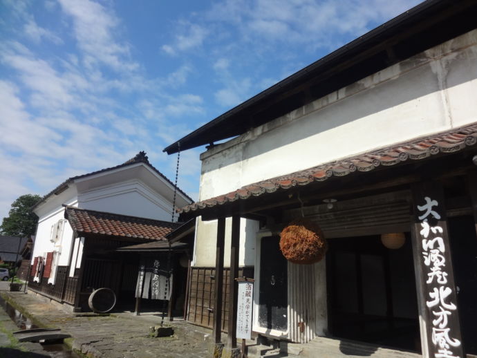大和川酒造店・北方風土館の暖簾側からの外観