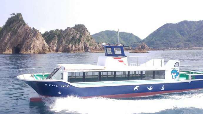 グラスボート浦富海岸海中めぐり