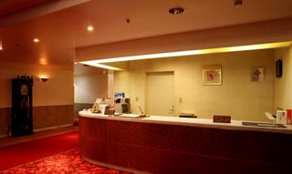 湯沢温泉（自家源泉）HOTELシャーレゆざわ銀水のフロント